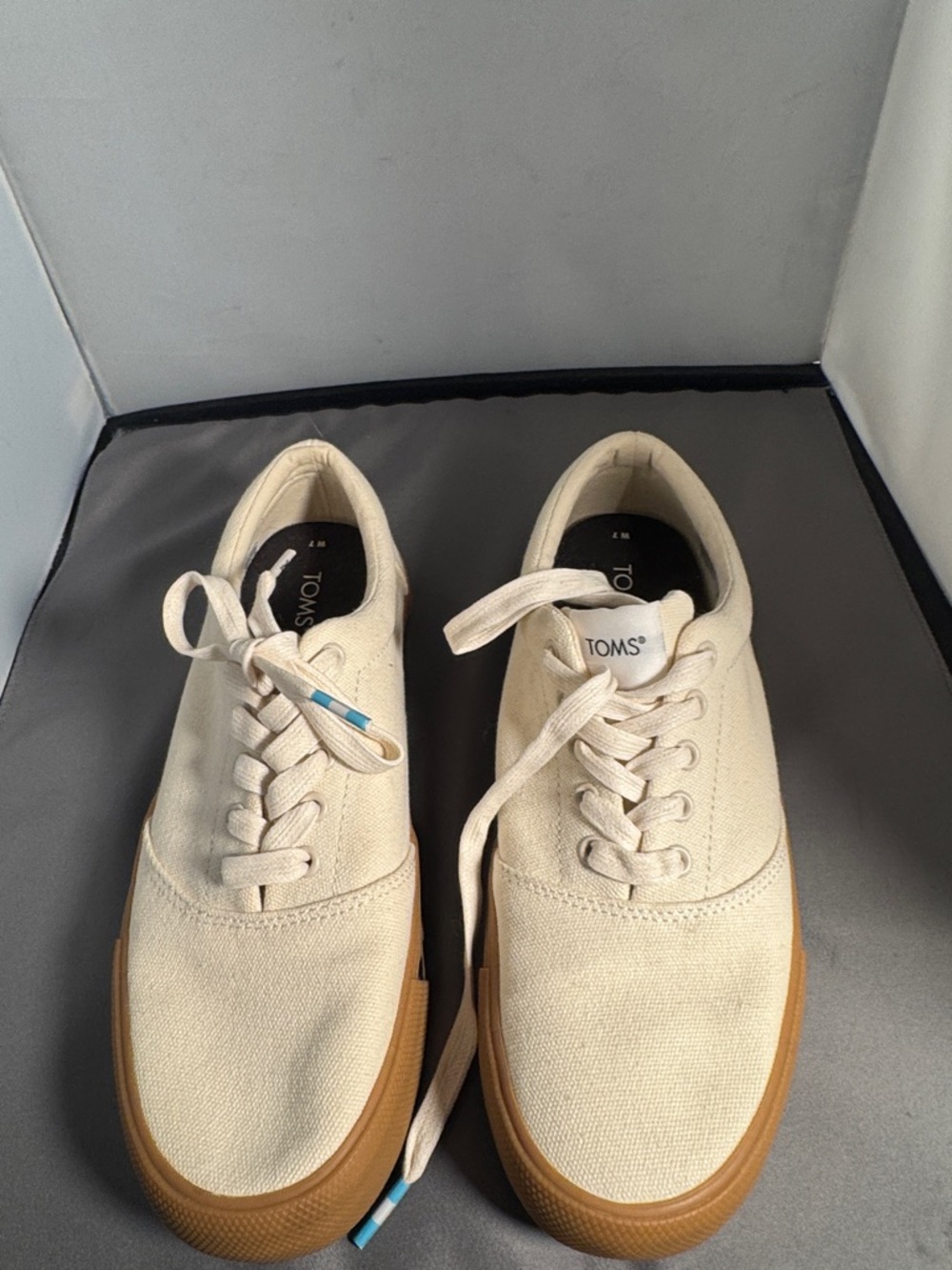 TOMS Women’s Canvas Low-Top‎ Sneakers in Cream size 7